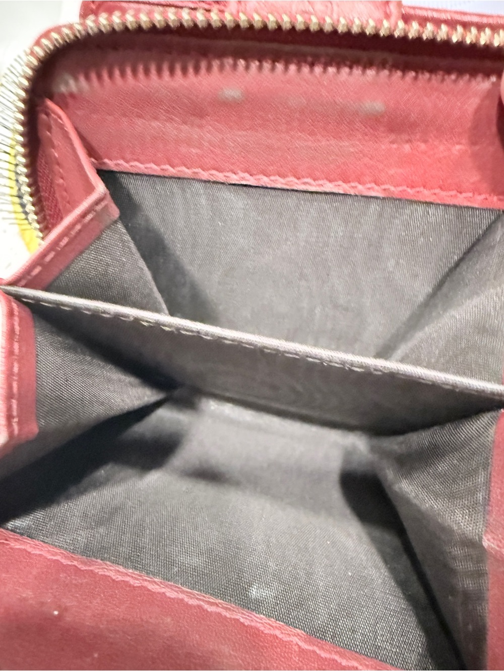Red Gucci Wallet - Picture 4 of 8